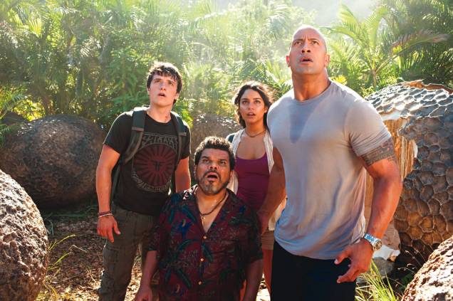 Josh Hutcherson, Luis Guzmán, Vanessa Hudgens e Dwayne Johnson: uma surpresa atrás da outra Josh Hutcherson, Luis Guzmán, Vanessa Hudgens e Dwayne Johnson: uma surpresa atrás da outra