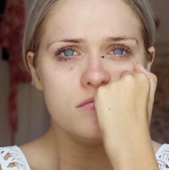 Blogueira de beleza surpreende fãs ao revelar que é tetraplégica