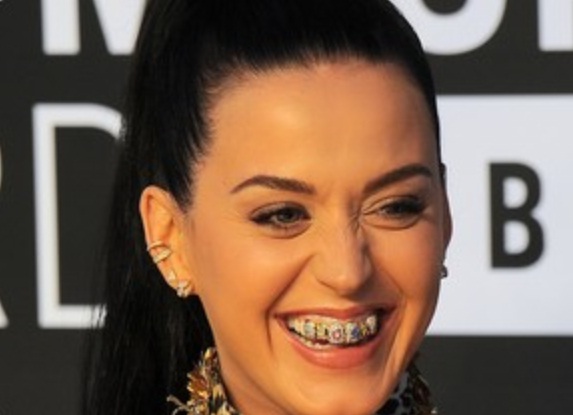 Os ‘dentes de ouro’ de Katy Perry e Madonna