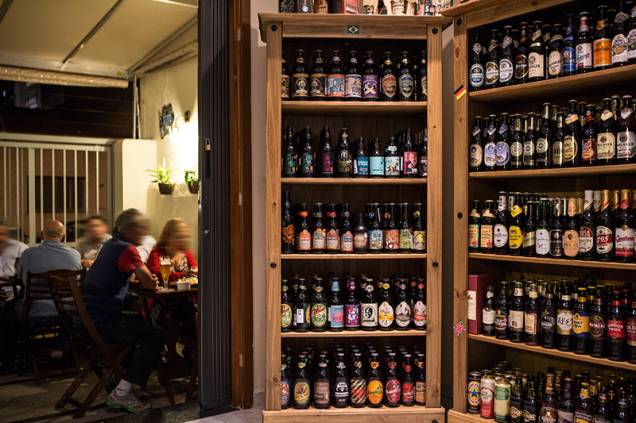 A carta de cervejas lista 430 rótulos, nacionais e importados A carta de cervejas lista 430 rótulos, nacionais e importados