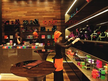 O salão: cheio de embalagens vibrantes O salão: cheio de embalagens vibrantes