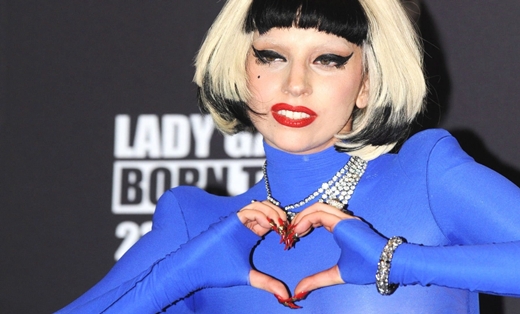 Parabéns, Lady Gaga! Veja os cinco looks mais bizarros da estrela