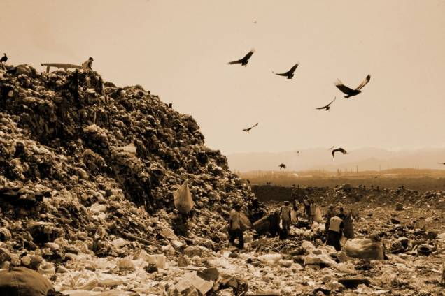 Arte no lixão: documentário tem como cenário o aterro Jardim Gramacho, no Rio de Janeiro Arte no lixão: documentário tem como cenário o aterro Jardim Gramacho, no Rio de Janeiro