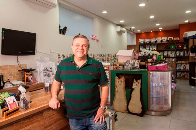 EDUARDO REBSKE EM SEU CAT SHOP