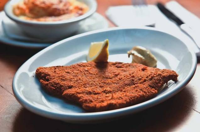 Filé-mignon à milanesa com mostarda de Dijon Filé-mignon à milanesa com mostarda de Dijon