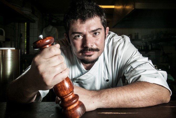 Luiz Emanuel: estreando pelo Felix Bistrot com serviço de ostras (Foto: Lucas Lima)