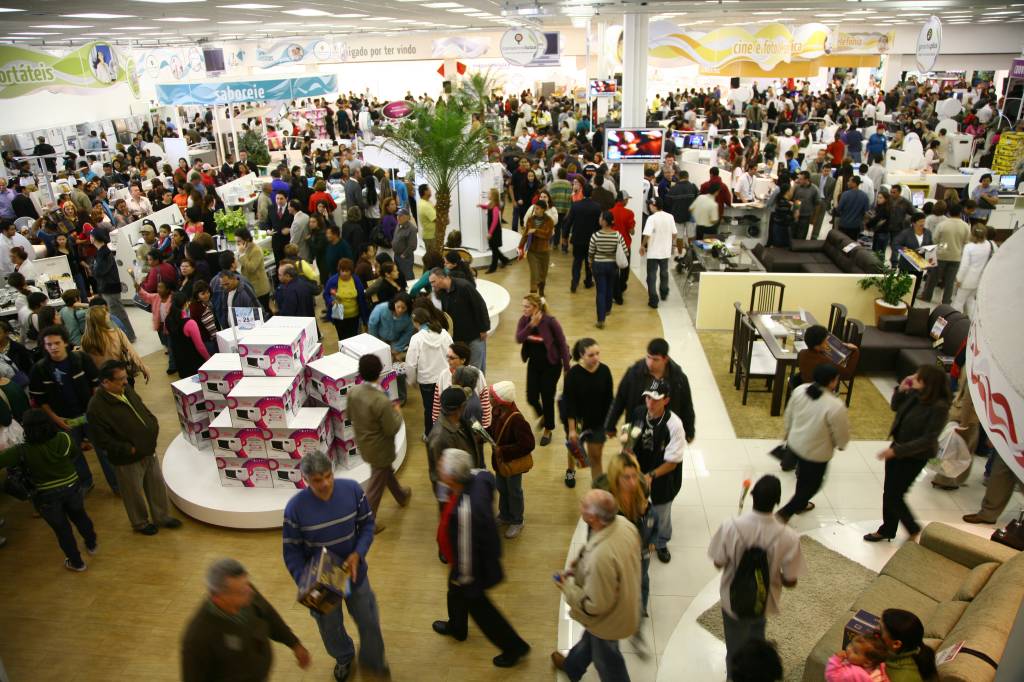 Rede Magazine Luiza abre às 5h com descontos de até 70%