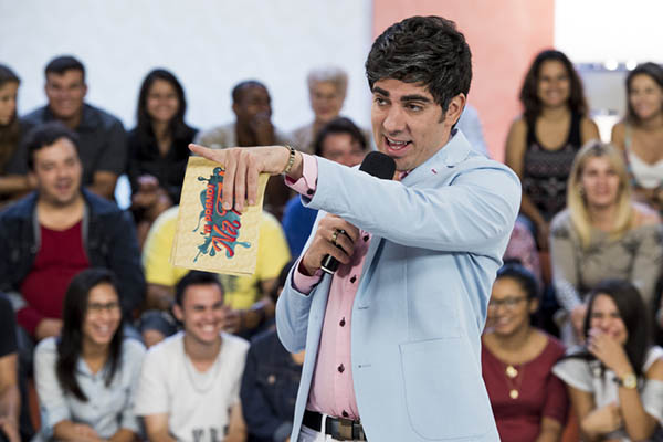 Marcelo Adnet faz paródia de João Kléber e apresentador responde na internet