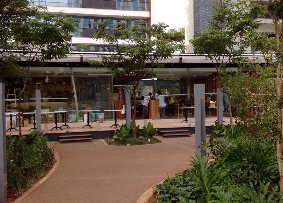 Vis&atilde;o da &aacute;rea externa: acesso pela Rua Elvira Ferraz (Foto: Julio Dioto)