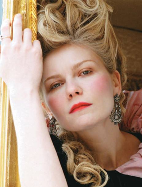 À francesa: Kirsten Dunst vive Maria Antonieta no drama de época de Sofia Coppola