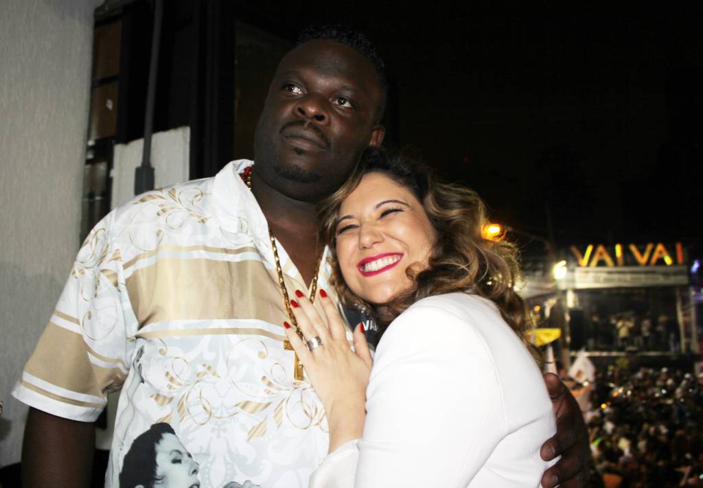 Maria Rita se emociona com samba-enredo da Vai-Vai em homenagem a Elis Regina