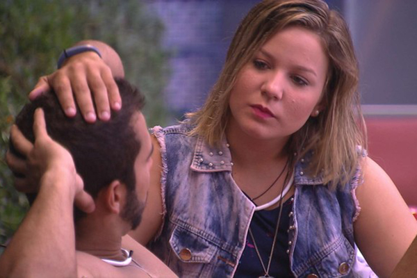 Após cena de sexo no BBB16, mãe dá ‘bronca’ em participante