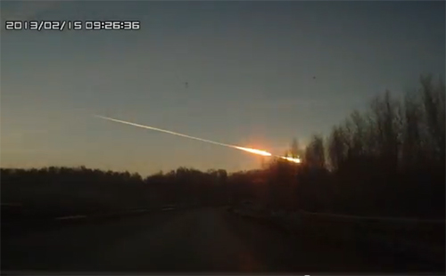 A queda do meteorito na Rússia em vídeos impressionantes