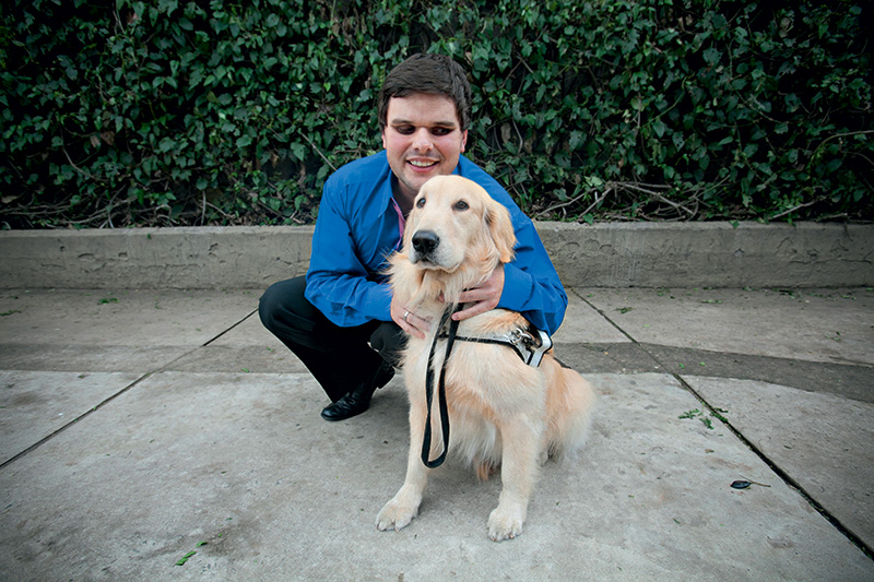 Júlia Cão-Guia: a página do Facebook mostra as aventuras da cadela e seu dono deficiente visual, Gabriel