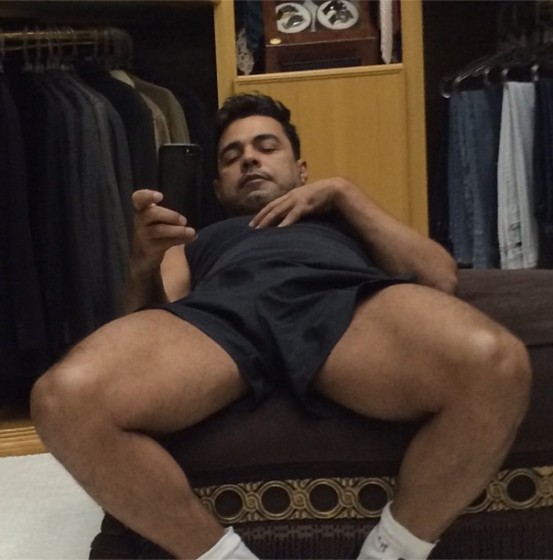 10 momentos em que Zezé Di Camargo exibiu os músculos (e perdeu a noção)