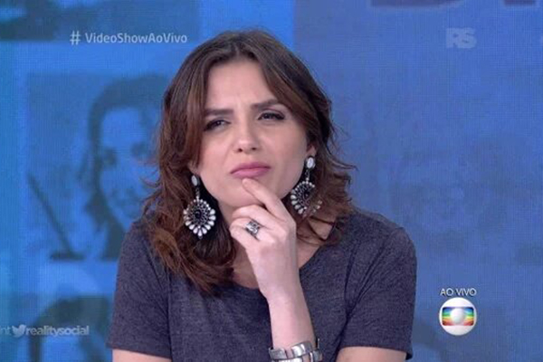 Monica Iozzi manda recado para “concorrentes” depois de beijo em Klebber Toledo