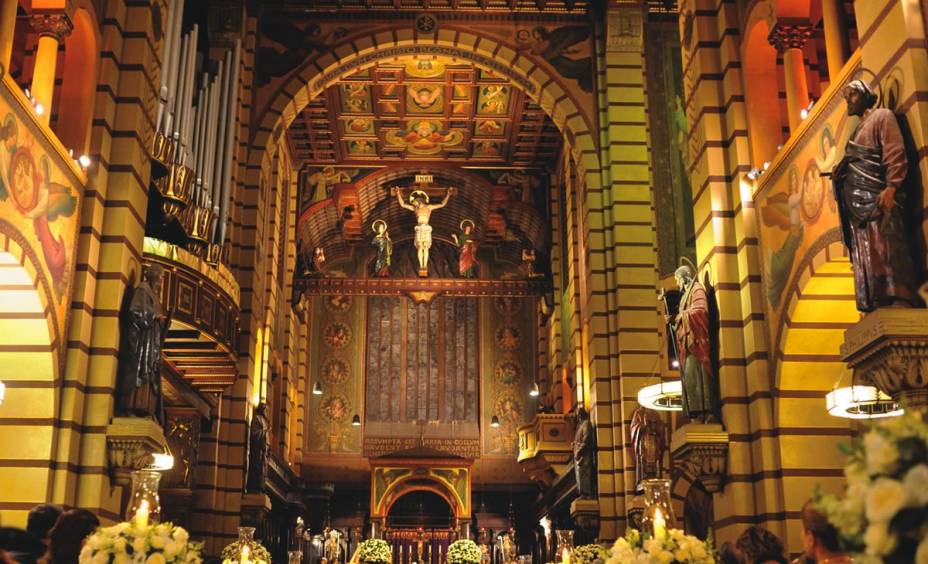 A fachada do mosteiro, e os sinos, em 1920, no dia em que foram abençoados na Alemanha A fachada do mosteiro, e os sinos, em 1920, no dia em que foram abençoados na Alemanha