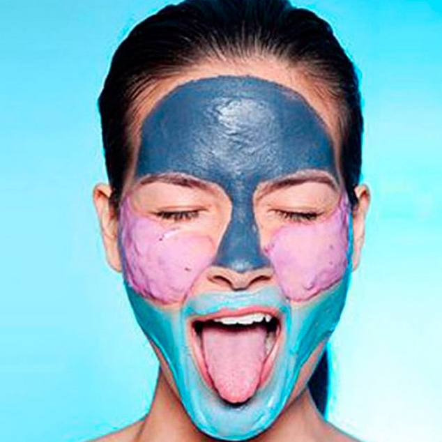 Mistura de máscaras faciais é a nova moda entre as mulheres