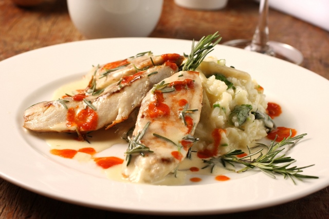 Dia dos Namorados: namorado ao molho de alecrim acompanhado de risoto de alcachofra e hortelã Dia dos Namorados: namorado ao molho de alecrim acompanhado de risoto de alcachofra e hortelã