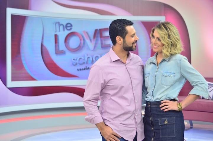 O casal apresenta "The Love School", na Record