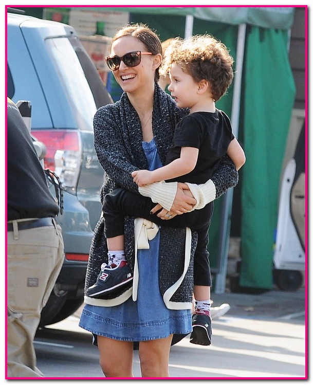 Exclusive… Natalie Portman Stops By Lassen’s With Her Boys