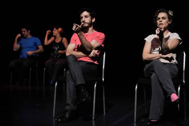 Tirando os Pés do Chão: novo espetáculo da Cia. Cênica Nau de Ícaros Tirando os Pés do Chão: novo espetáculo da Cia. Cênica Nau de Ícaros