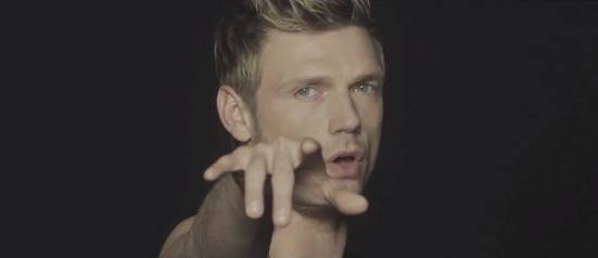 Backstreet Boys tiram a camisa e capricham nas caretas em novo clipe; veja os cinco momentos mais bizarros
