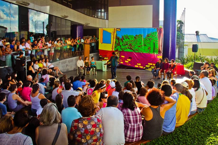 Dança e artes circenses são usadas na releitura de <em>Romeu e Julieta</em>, da Companhia de Circo Acrobático Fratelli