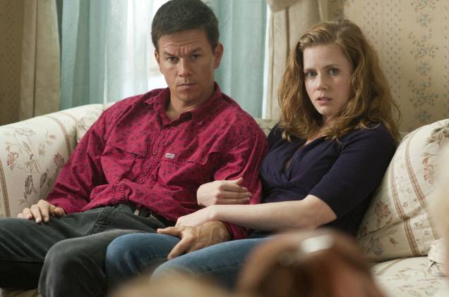 Vida difícil: Mark Wahlberg busca o boxe como alternativa para sua vida sofrida, e conta com o apoio da namorada, interpretada por Amy Adams Vida difícil: Mark Wahlberg busca o boxe como alternativa para sua vida sofrida, e conta com o apoio da namorada, interpretada por Amy Adams