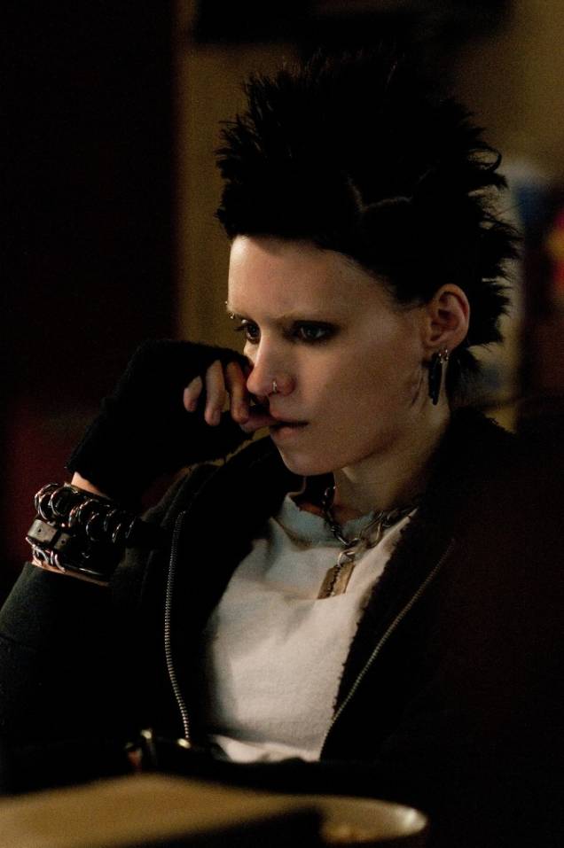 Rooney Mara: atriz de 26 anos interpreta uma órfã vítima de violência na infância Rooney Mara: atriz de 26 anos interpreta uma órfã vítima de violência na infância