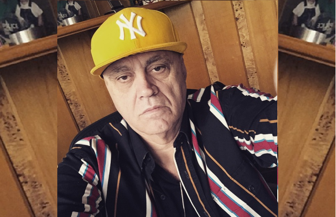 Oscar Maroni faz “protesto político sensual” e vídeo deixa a internet sem reação