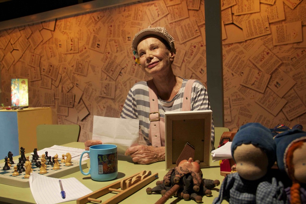 Miriam Mehler na peça "Oscar e Sra. Rosa", de Eric Emmanuel Schmitt, direção de Tadeu Aguiar.