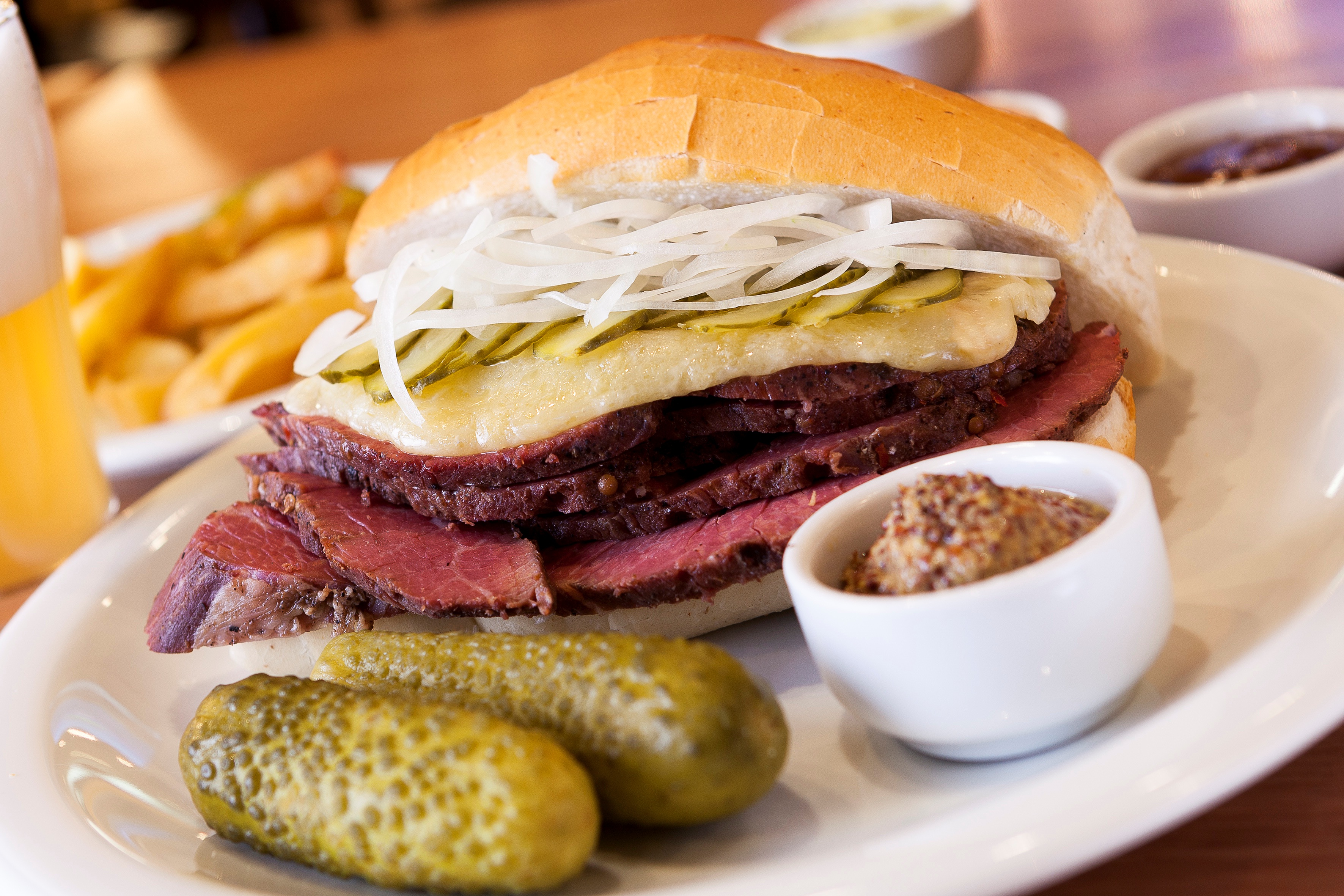 Quatro lugares para comer sanduíche de pastrami