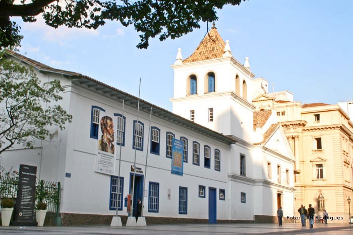 Pátio do Colégio: sede do Museu Anchieta e da Biblioteca Pe. Antonio Vieira<br />br />br /> Pátio do Colégio: sede do Museu Anchieta e da Biblioteca Pe. Antonio Vieira<br />br />br />