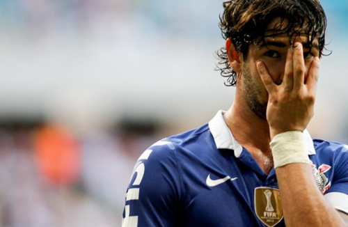 Zagueiro do Corinthians revela o significado do gesto misterioso de Alexandre Pato