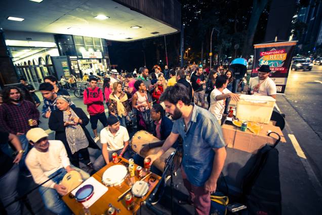 Paulista com Farofa: churrasquinho com samba na Avenida Paulista Paulista com Farofa: churrasquinho com samba na Avenida Paulista