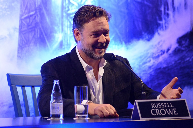 Russell Crowe reclama do trânsito caótico do Rio de Janeiro