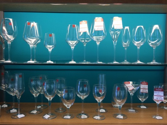 A loja reúne principalmente apetrechos para servir A loja reúne principalmente apetrechos para servir