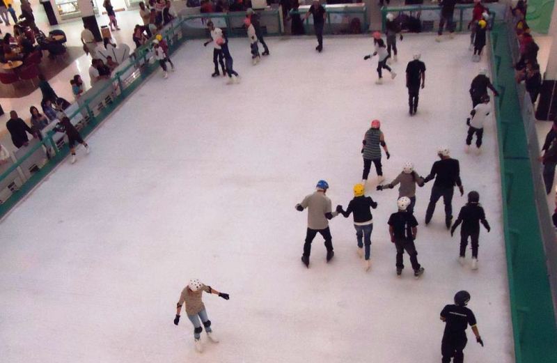 A pista de patinação do Santana Parque possui 252 metros quadrados