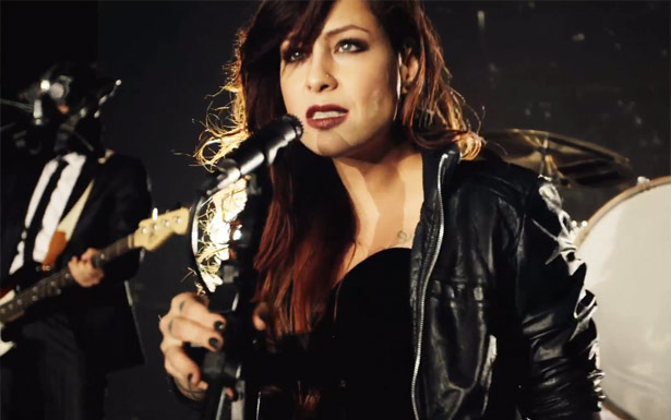 Pitty rebate críticas recebidas por seguidores após post sobre manifestações