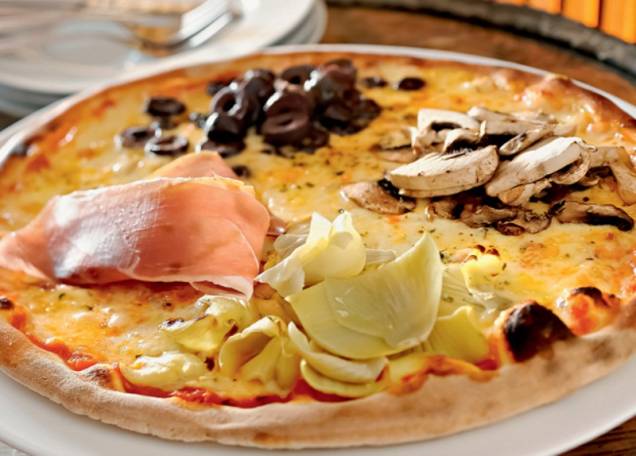 A quatro stagione da 68 La Pizzeria: a pedida combina mussarela, alcachofra, presunto de Parma e cogumelo-de-paris e molho de tomate feito com cachaça A quatro stagione da 68 La Pizzeria: a pedida combina mussarela, alcachofra, presunto de Parma e cogumelo-de-paris e molho de tomate feito com cachaça