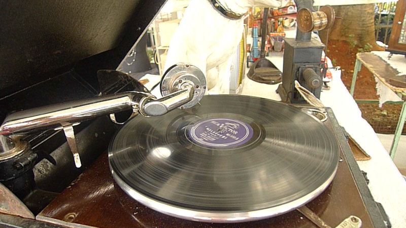 Feira da Praça Benedito Calixto: mistura de brechó e antiquário, onde são encontrados brinquedos, móveis, discos raros, entre outros itens Feira da Praça Benedito Calixto: mistura de brechó e antiquário, onde são encontrados brinquedos, móveis, discos raros, entre outros itens