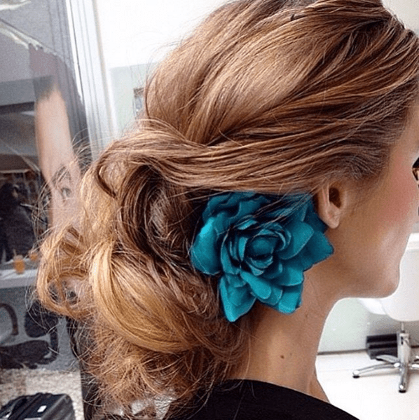 No Carnaval, a tendência é escolher penteados estilosos com cabelos presos