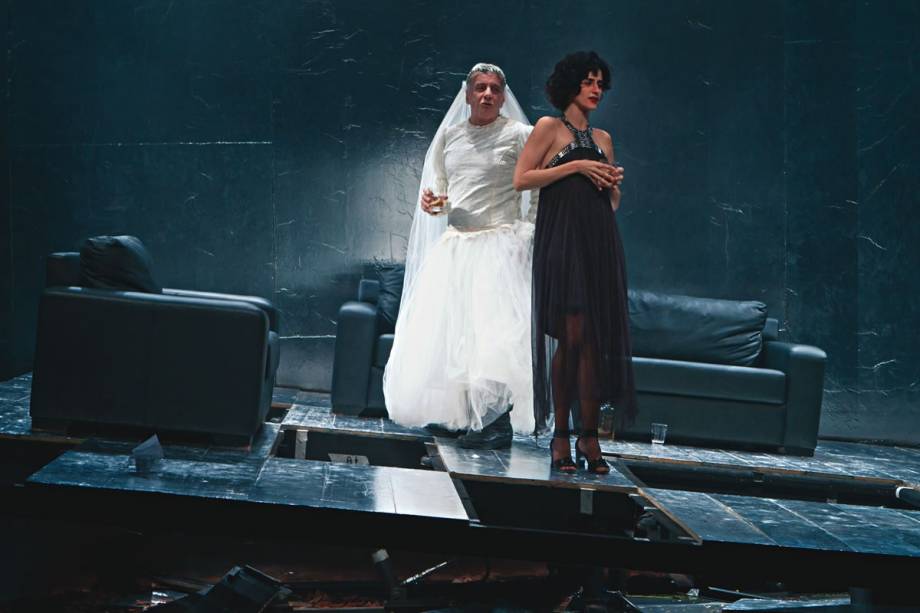 Marco Nanini e Mariana Lima em Pterodátilos: humor ácido Marco Nanini e Mariana Lima em Pterodátilos: humor ácido