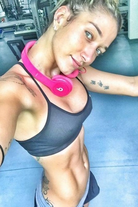 Gabriela Pugliesi posta foto tão magra que seguidores falam em uso de Photoshop