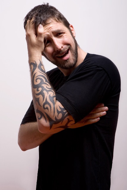 Rede TV! entra com ação criminal contra Rafinha Batos