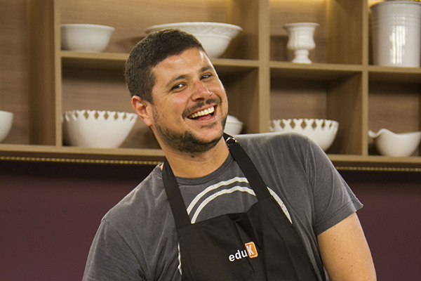 Raul Lemos, do MasterChef, se casa no litoral de São Paulo