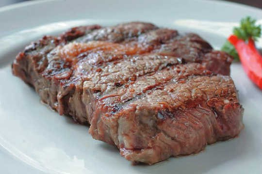 Canelone de pato ao molho cremoso de beterraba Canelone de pato ao molho cremoso de beterraba