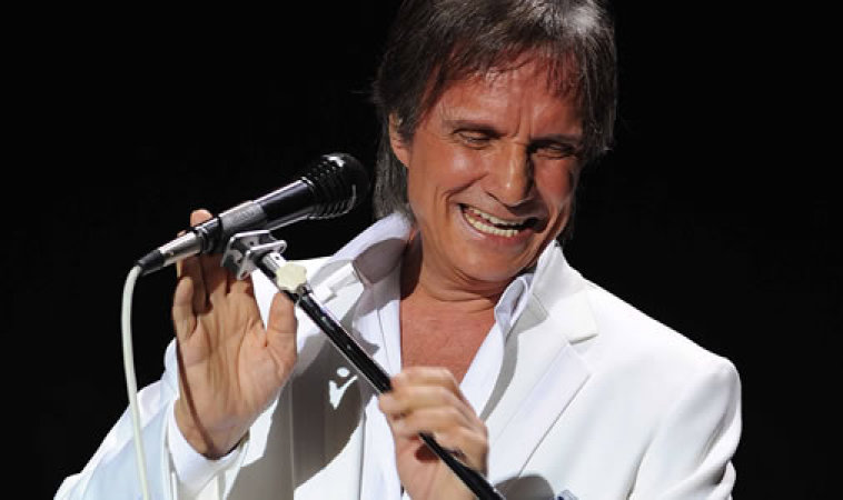 Roberto Carlos cancela os três shows deste fim de semana. Novas datas estão sendo marcadas