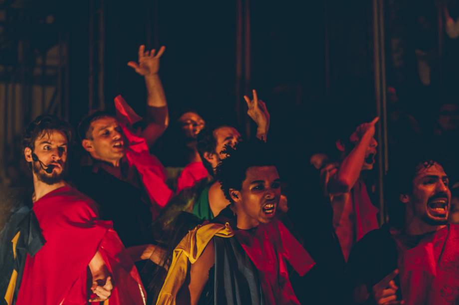 Cena de Walmor y Cacilda 64 – Robogolpe, sob direção de Zé Celso Cena de Walmor y Cacilda 64 – Robogolpe, sob direção de Zé Celso